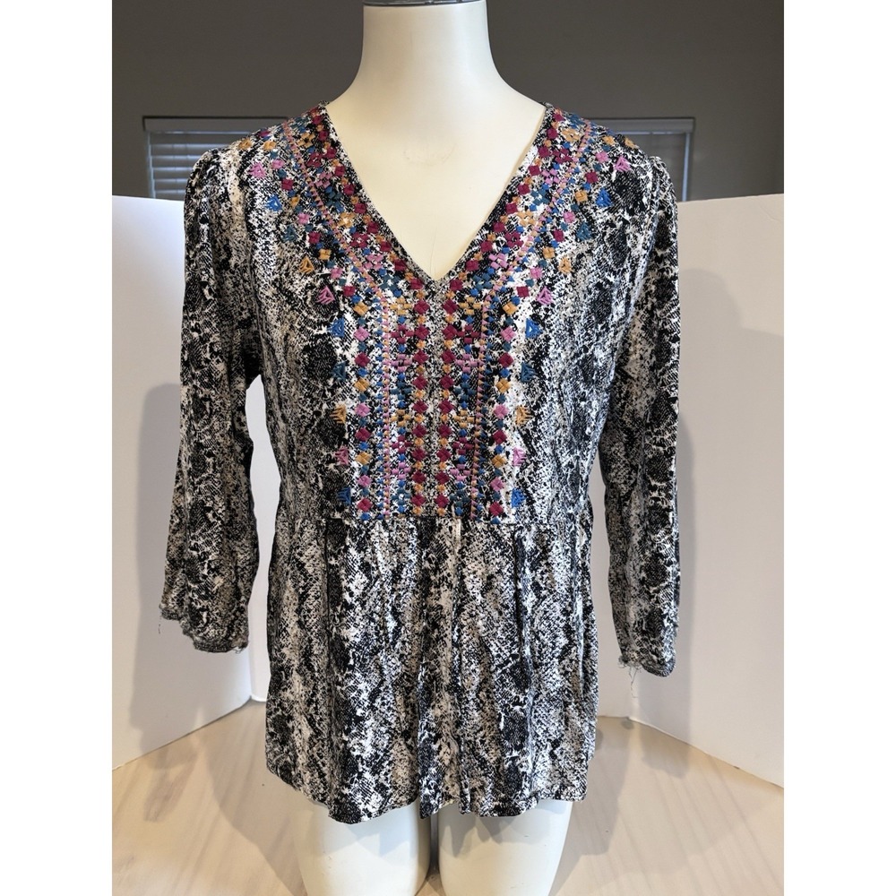 Savanna Jane Snakeskin Print Blouse Womens M Embroidered‎ V Neck 3/4 Sleeve Boho